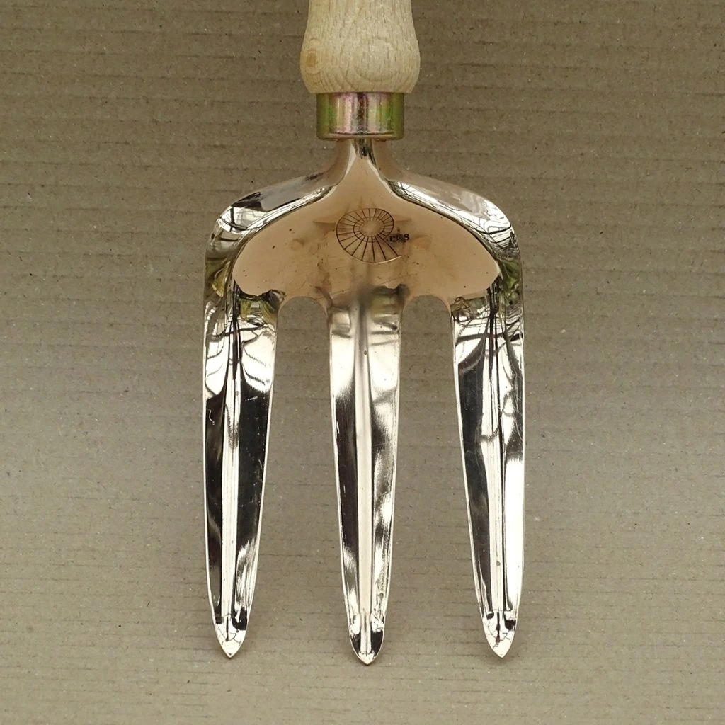 Fourche à Fleurs 3 Dents En Cuivre Modèle Vega Gamme PKS Bronze 2 Fourche à Fleurs 3 Dents En Cuivre Modèle Vega Gamme PKS Bronze – Image 2