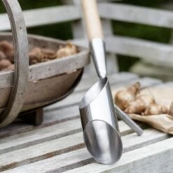 Plantoir à Bulbes à Manche Long Burgon & Ball - Gamme RHS -Promesse De Fleurs Plantoir a bulbes a manche long Burgon et Ball Gamme RHS 99309 3