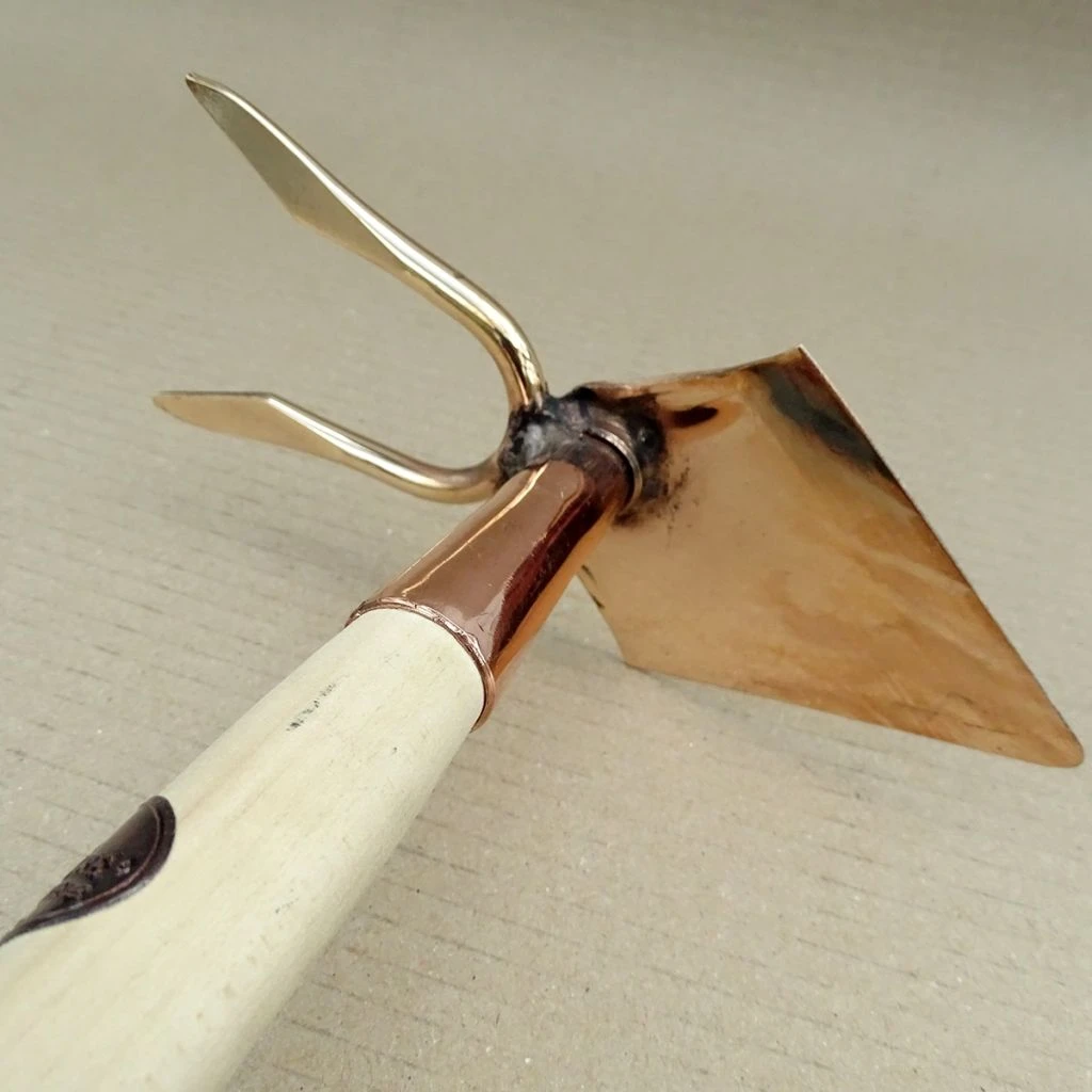 Serfouette Manche Long Panne Et Fourche En Cuivre Modèle Phoénix - Gamme PKS Bronze 2 Serfouette Manche Long Panne Et Fourche En Cuivre Modèle Phoénix - Gamme PKS Bronze – Image 2