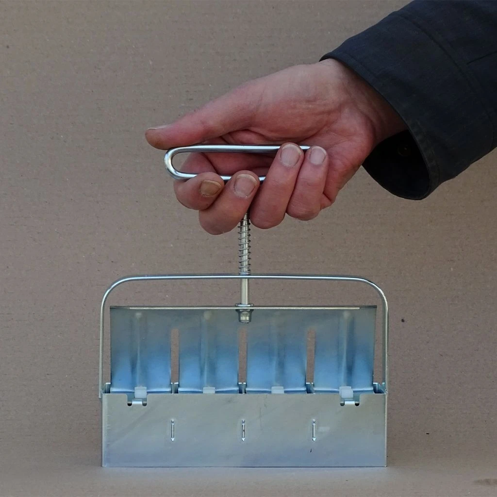 Presse Mottes En Acier Galvanisé 4 Mottes De 50 Mm 3 Presse Mottes En Acier Galvanisé 4 Mottes De 50 Mm – Image 3